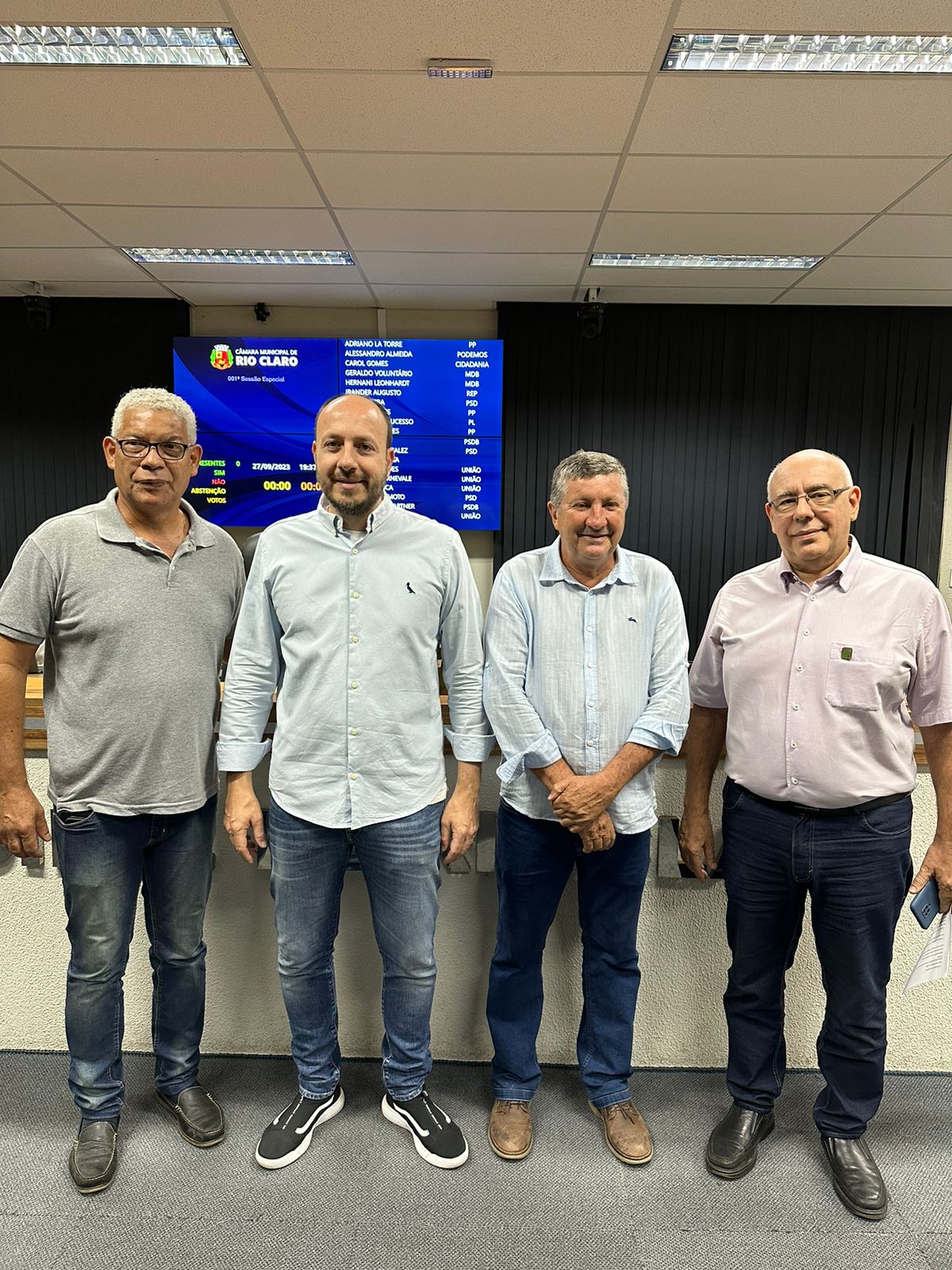 Da esquerda para direita: Geraldo Voluntário(vereador), Gustavo Perissinotto (prefeito), Julinho Lopes (vereador) e Eduardo Modena (diretor do campus) Da esquerda para direita: Geraldo Voluntário(vereador), Gustavo Perissinotto (prefeito), Julinho Lopes (vereador) e Eduardo Modena (diretor do campus)