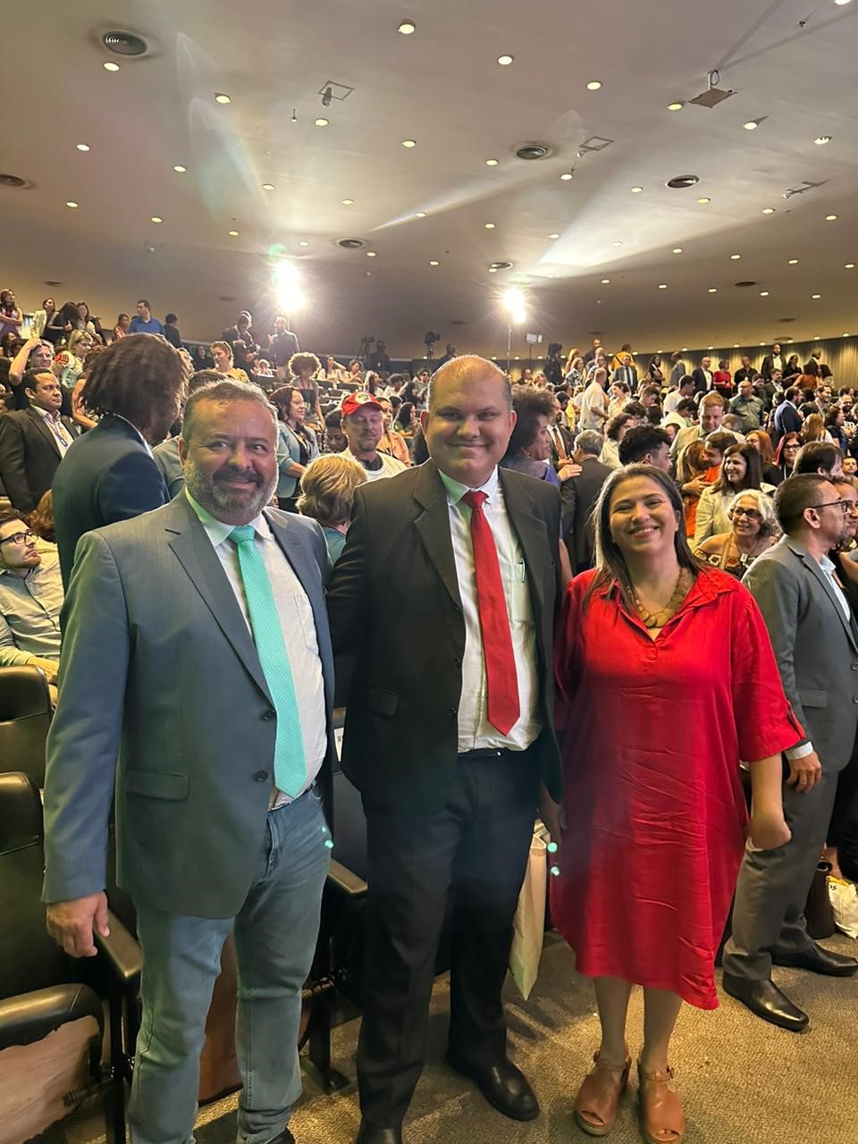 Silmário, Natanael e Isabel durante cerimônia em Brasília