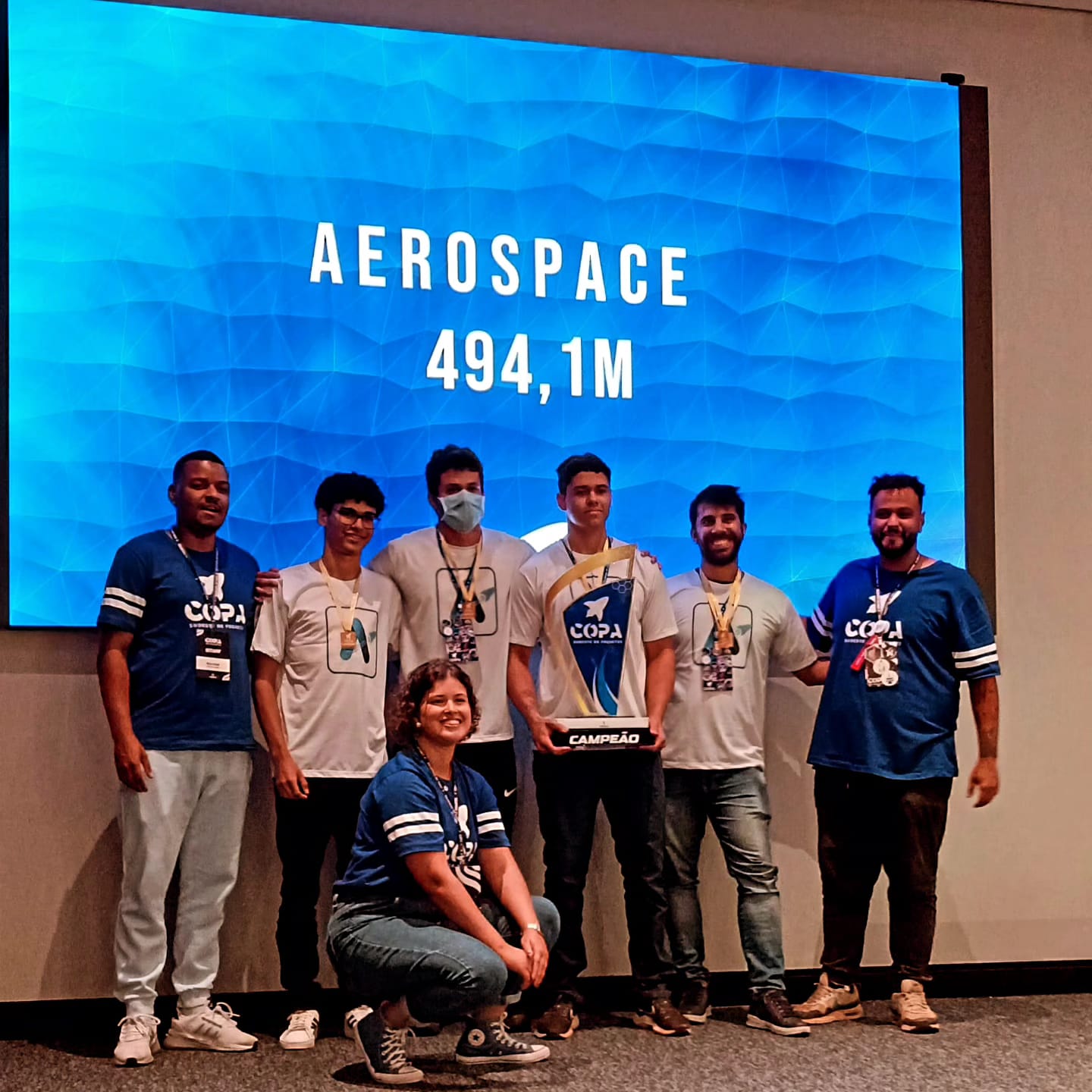 Membros da Equipe Aerospace, campeã da Copa Sudeste de Foguetes