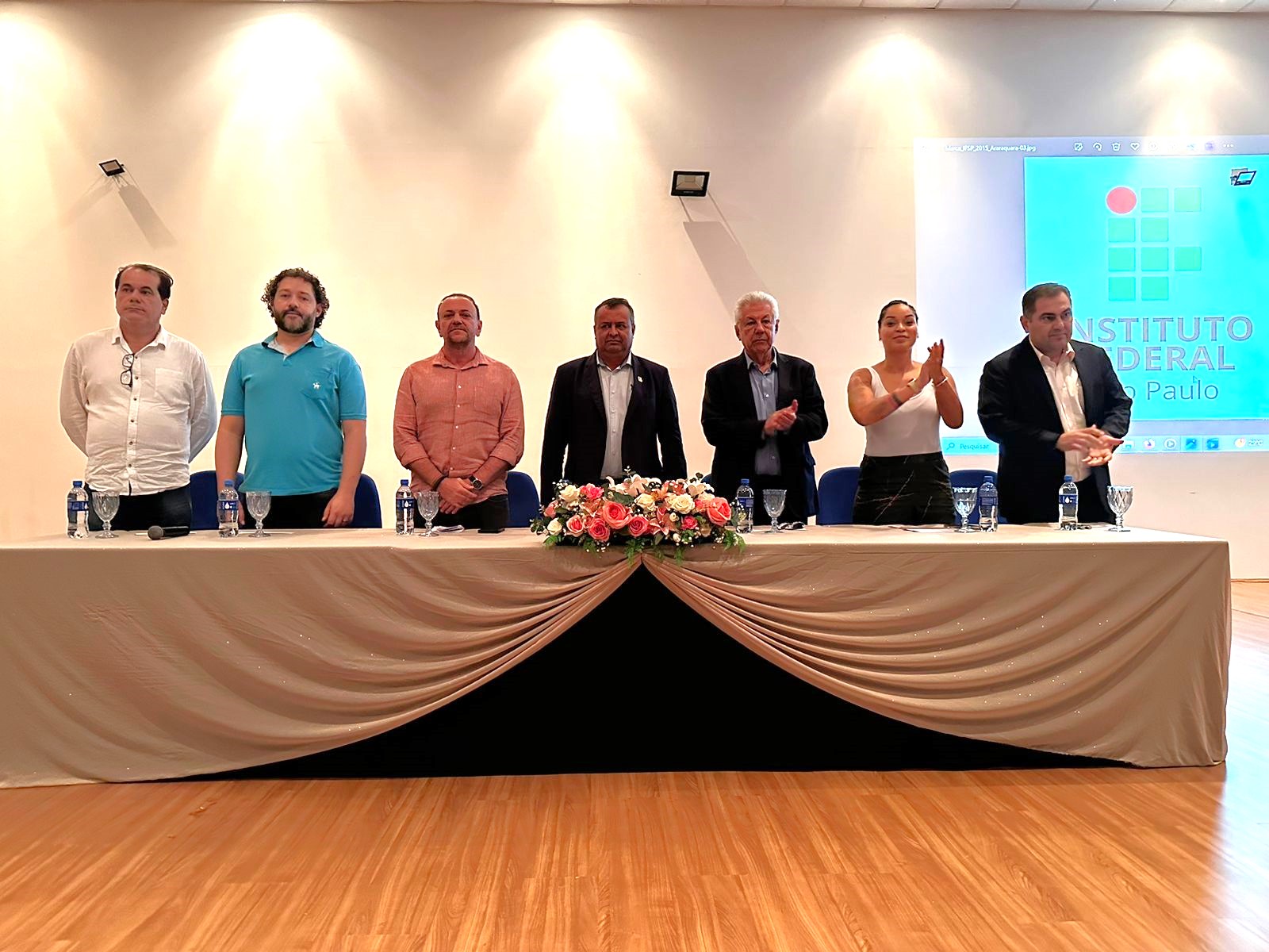 Autoridades durante solenidade no Campus Araraquara