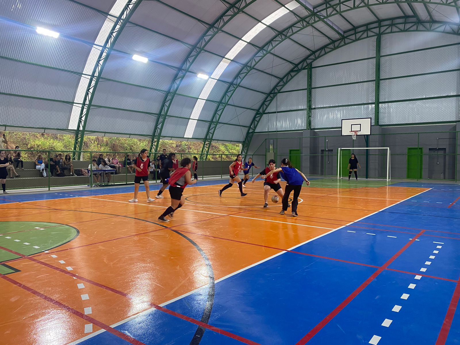Time de futsal feminino durante 10º Festival Esportivo entre Estudantes do Campus Salto