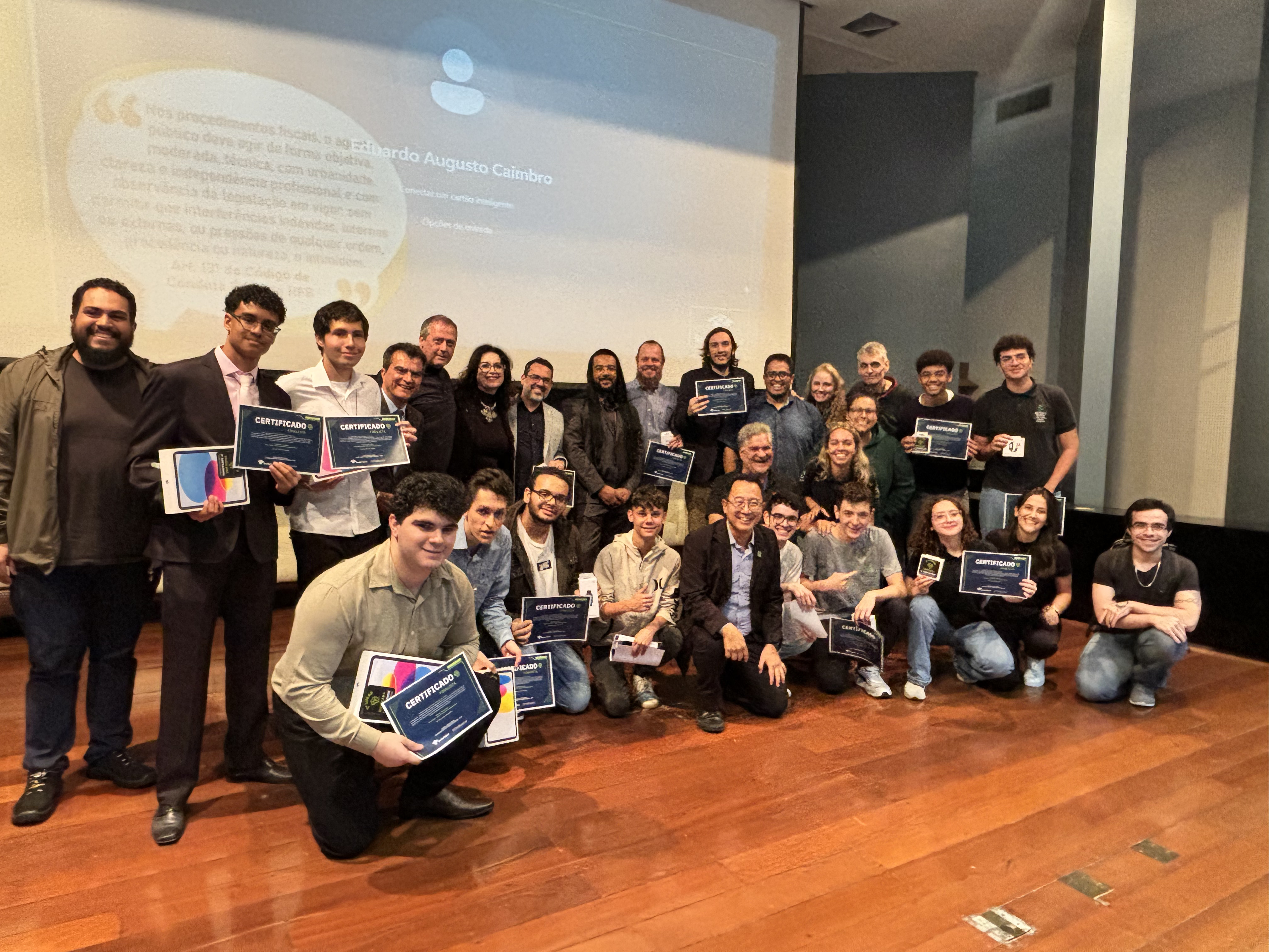 Alunos do IFSP receberam certificados de finalistas da maratona